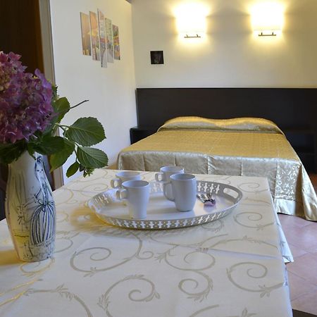 Gemelli Holidays -2 Easy Lofts, Groundfloor With Courtyard, Mezzanine Bedroom, Baby & Pet Friendly, Near Monte Mario Station Connecting To Center In 20 Minutes, 2 Steps From Bus, Groceries, Restaurants, Park, Cycle Path - Warm Guest Care In 4 Languag Екстер'єр фото