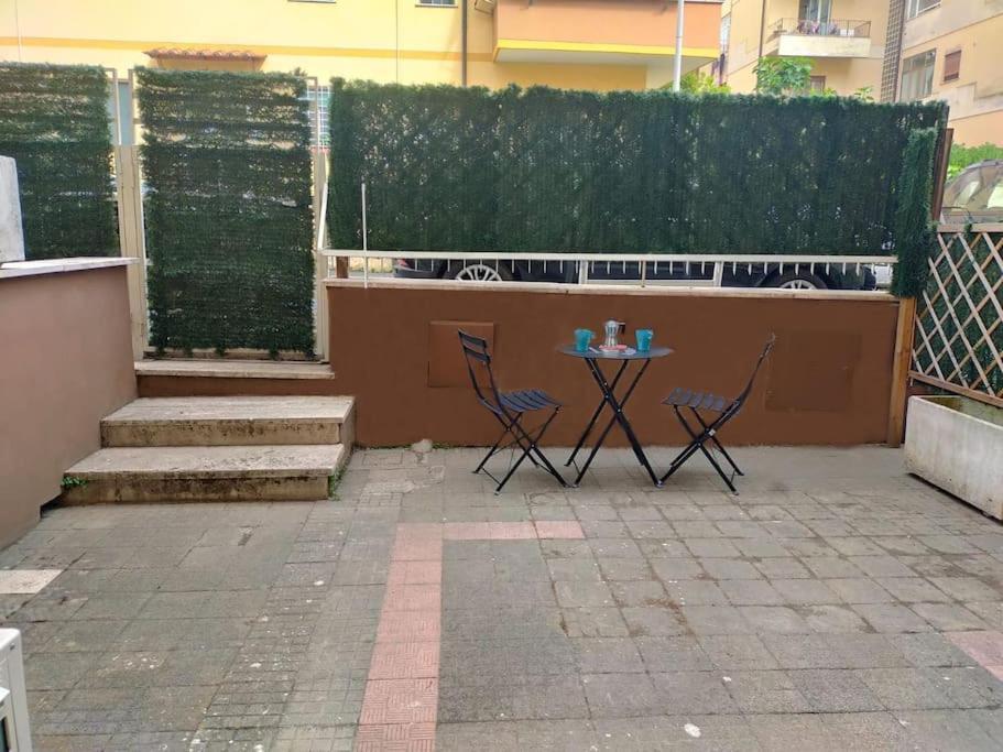 Gemelli Holidays -2 Easy Lofts, Groundfloor With Courtyard, Mezzanine Bedroom, Baby & Pet Friendly, Near Monte Mario Station Connecting To Center In 20 Minutes, 2 Steps From Bus, Groceries, Restaurants, Park, Cycle Path - Warm Guest Care In 4 Languag Екстер'єр фото