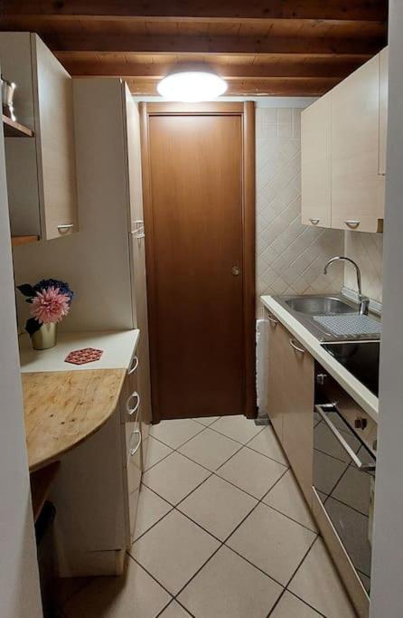 Gemelli Holidays -2 Easy Lofts, Groundfloor With Courtyard, Mezzanine Bedroom, Baby & Pet Friendly, Near Monte Mario Station Connecting To Center In 20 Minutes, 2 Steps From Bus, Groceries, Restaurants, Park, Cycle Path - Warm Guest Care In 4 Languag Екстер'єр фото