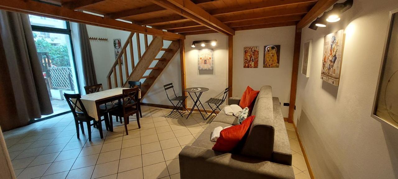 Gemelli Holidays -2 Easy Lofts, Groundfloor With Courtyard, Mezzanine Bedroom, Baby & Pet Friendly, Near Monte Mario Station Connecting To Center In 20 Minutes, 2 Steps From Bus, Groceries, Restaurants, Park, Cycle Path - Warm Guest Care In 4 Languag Екстер'єр фото