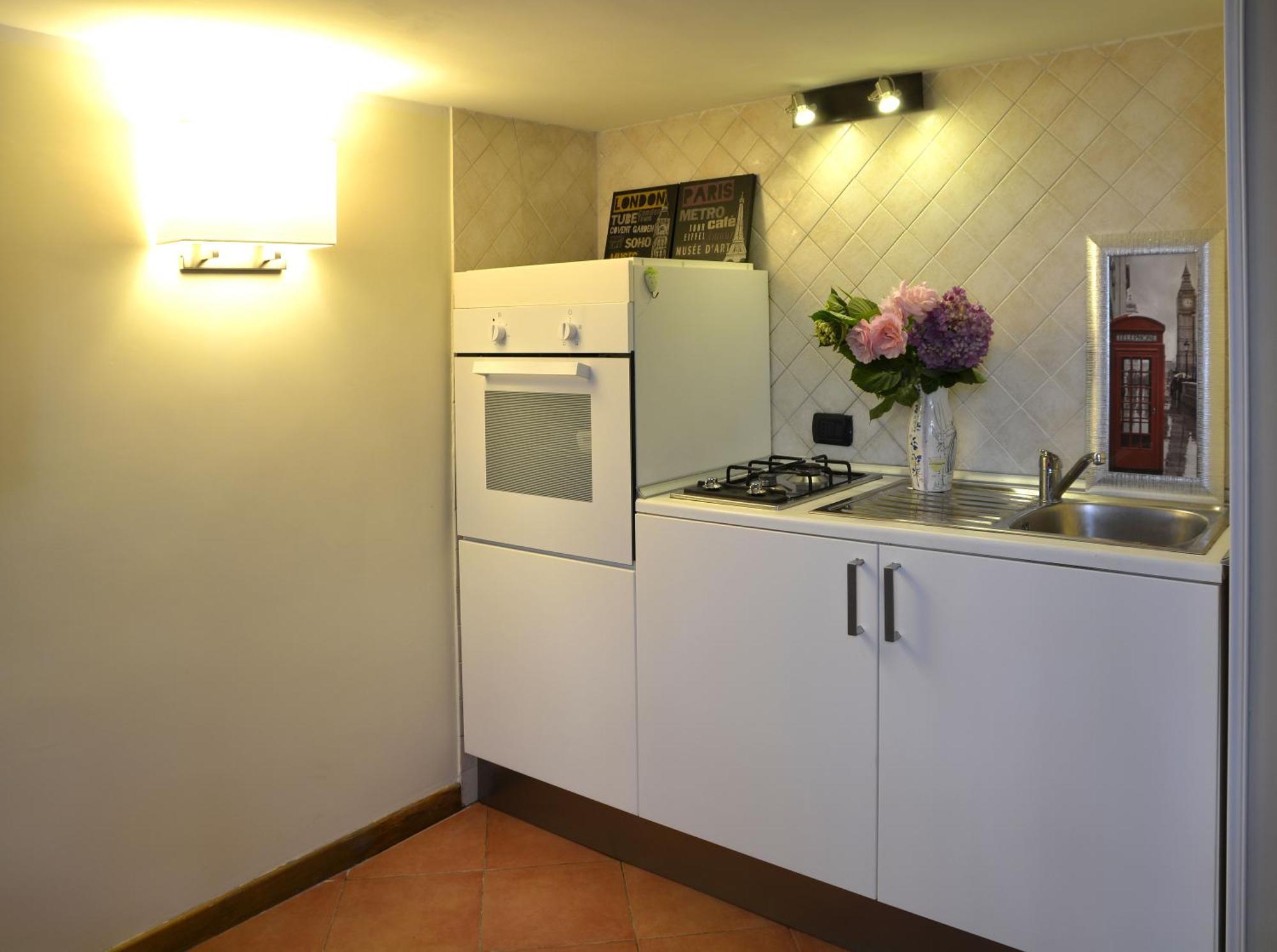 Gemelli Holidays -2 Easy Lofts, Groundfloor With Courtyard, Mezzanine Bedroom, Baby & Pet Friendly, Near Monte Mario Station Connecting To Center In 20 Minutes, 2 Steps From Bus, Groceries, Restaurants, Park, Cycle Path - Warm Guest Care In 4 Languag Екстер'єр фото